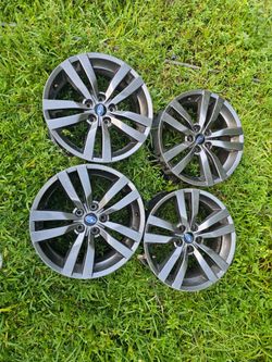 Son rines de aleación originales de fábrica (OEM) de 18 pulgadas diseñados para modelos Subaru WRX.Tienen un acabado de color "Hyper Grey" con un dise