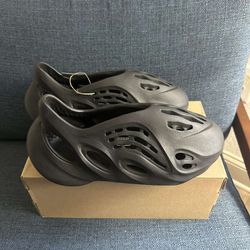 Adidas Yeezy Foamrunner "Onyx" Size 9m,11m