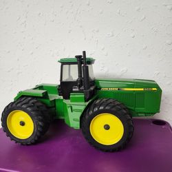 John Deere 8560 Model Tractor