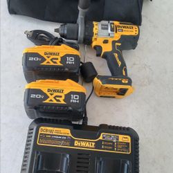 DEWALT HAMMER DRILL 3 SPEED 20V LITHIUM BRUSHLESS WITH 2 BATTERYS AND CHARGER 