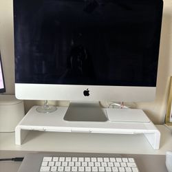 2017 iMac and Keyboard 
