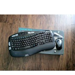 Logitech MK 550 Wireless Keyboard And Mouse 