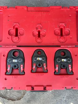 Milwaukee 1/2 in. - 1 in. IPS-P BIP Black Iron Gas Pipe / Steel Press Jaw Kit M18 FORCE LOGIC Press Tools MegaPress  $649