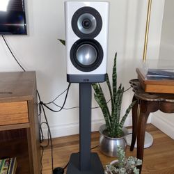 ELAC NAVIS Bookshelf Speakers With Stands