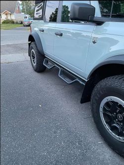 WESTIN Outlaw Drop Nerf StepBar 21- Ford Bronco 4 Door