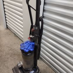 Dyson D3 Vacuum Cleaner