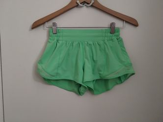 Lululemon Hotty Hot High-Rise Lined Short 2.5” inseam Size 4