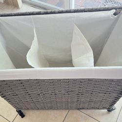 SONGMICS 160L Laundry Hamper with Lid Rolling Laundry Basket with Wheels 3-Section Synthetic Rattan Laundry Hamper Gray