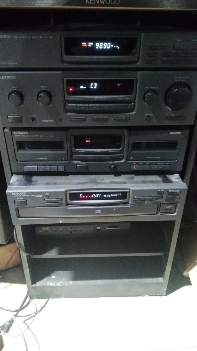 Kenwood Stereo System With CD And Cassette WORKS PERFECT 