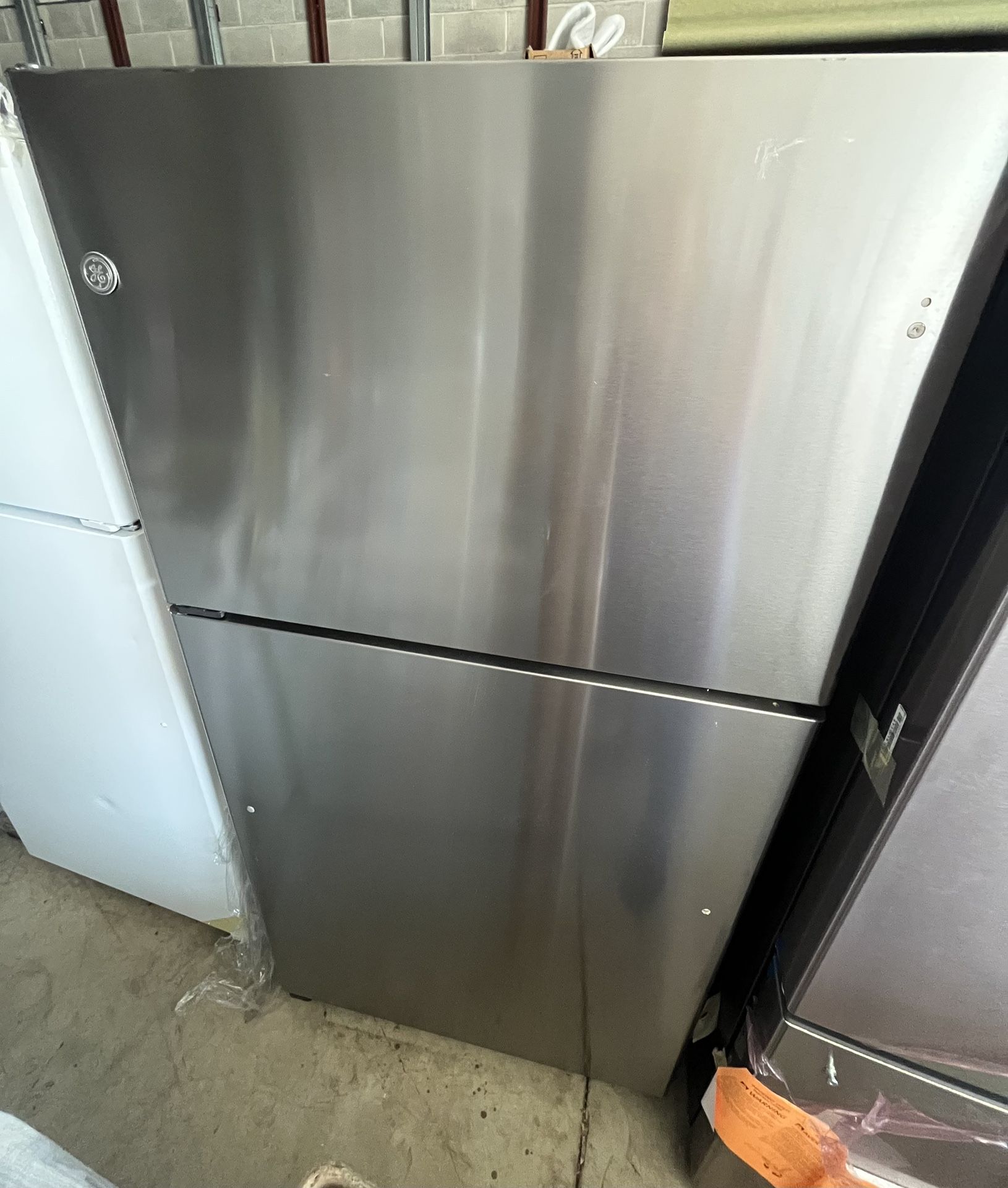 Refrigerator GE Top Freezer 30” Wide In Stainless Steel