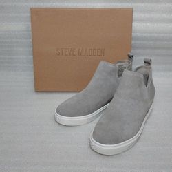 STEVE MADDEN short boots. Size 8.5 women's shoes. Gray suede. Like new