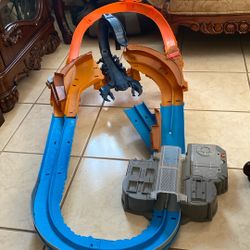 Pista Hot Wheel Scorpion Es Grande   Incluye Baterías $15.00 Free las Demas Cosas En La Compra 