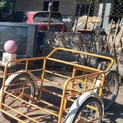 Bicycle Style Pushing Cart/Carrito Estilo Bicicleta $500. O.B.O....o Mejor Oferta 