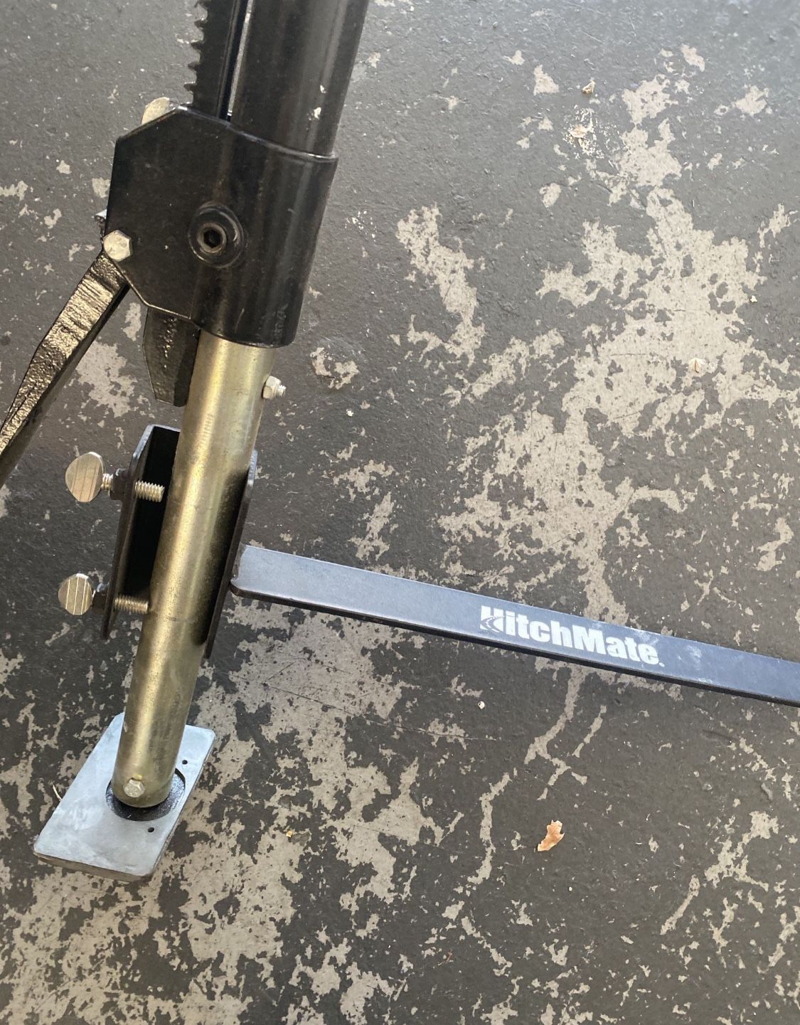 Cargo Stabilizer Bar With Hitch Mate