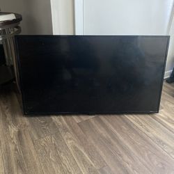 Insignia 39 Inch Tv  Comes With Remote 