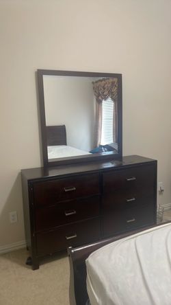 Dresser Drawers with Mirror