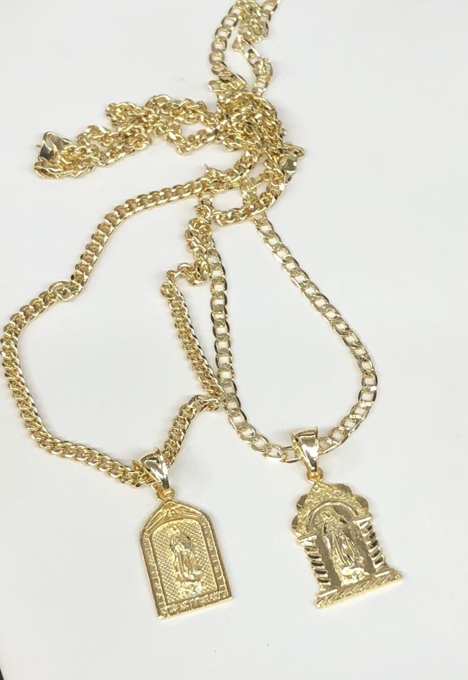 14k gold bonded known as gold filled diamond cut Cuban necklace and virgin Mary pendant available in 20”24” long best quality guarantee!!! 💯👍💯 For 