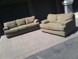 Like New XXL Couch & Love Seat Set Free Delivery