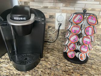 Keurig coffee maker and coffe holders