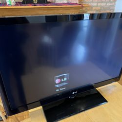TV - LG 42-inches LED-LCD
