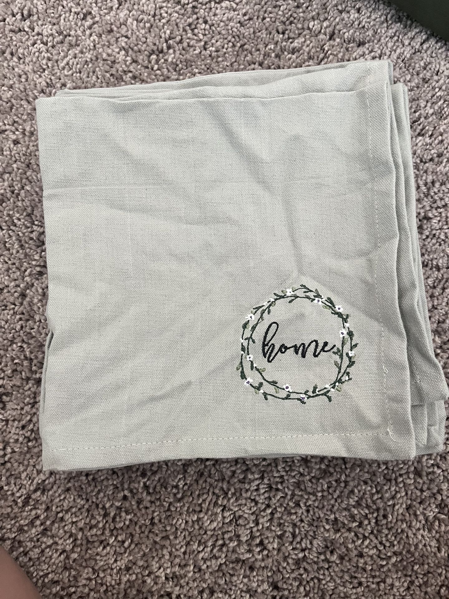 6 Napkins With Napkin Rings