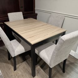 Dining Table Set. 🚚WE DELIVER🚚