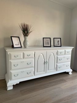 Vintage dresser