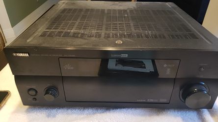 Yamaha RX-V2700 receiver