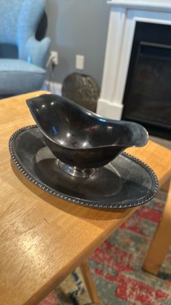 vintage silverplate gravy or sauce boat