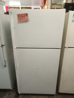GE Refrigerator white ex large . Warranty , Delivery available 2203 Fowler st. Ft. Myers 33901