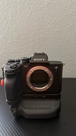SonyA7iv and Genuine Sony VG-C4EM Vertical Battery Grip