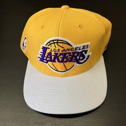 RARE ADIDAS LA LAKERS SNAPBACK HAT WITH VISOR ARTWORK