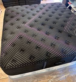 King size mattress black BeautyRest bed