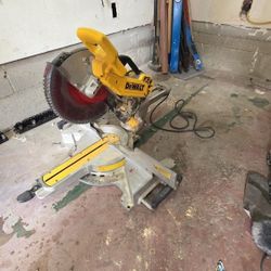 DeWalt 12' Double Bevel 15amp Corded Miter Saw 