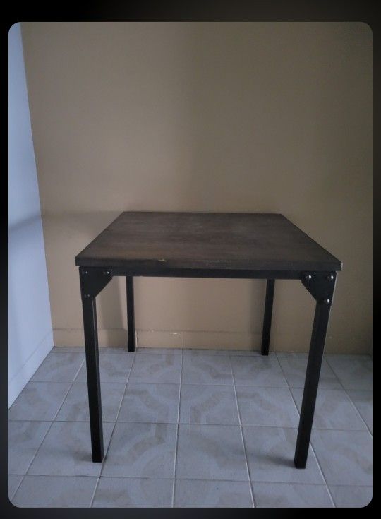 Freee Dining Table Set
