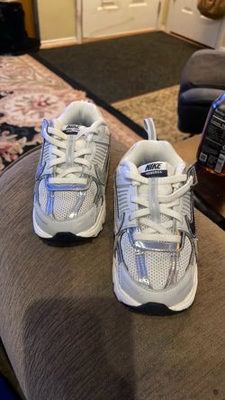 Nike Vomero 5 Sneakers size 10 child