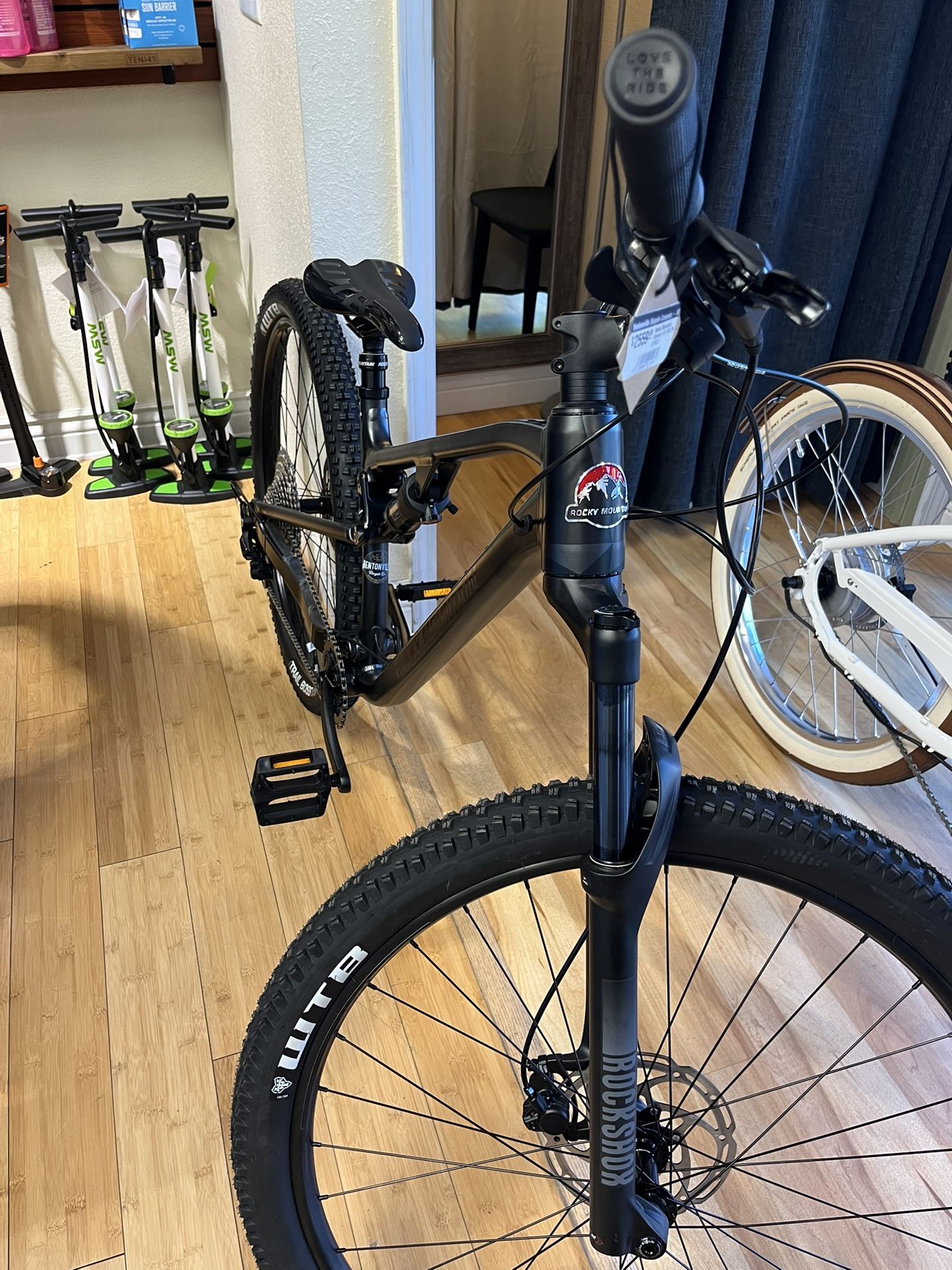 Rocky Mountain Element Alloy 10 Mountain Bike
