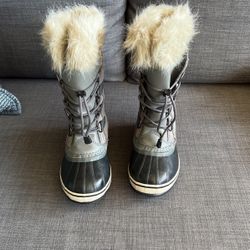 Girls Snow Boots. Brand New