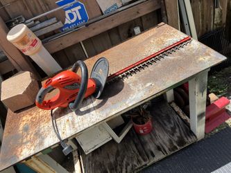 Black & Decker Electric Hedge Trimmer Works Good