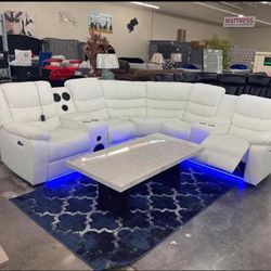 SOFA SECTIONAL RECLINING  , SPEAKER , PORTAVASOS , PUERTOS USB , LED LIGTH .