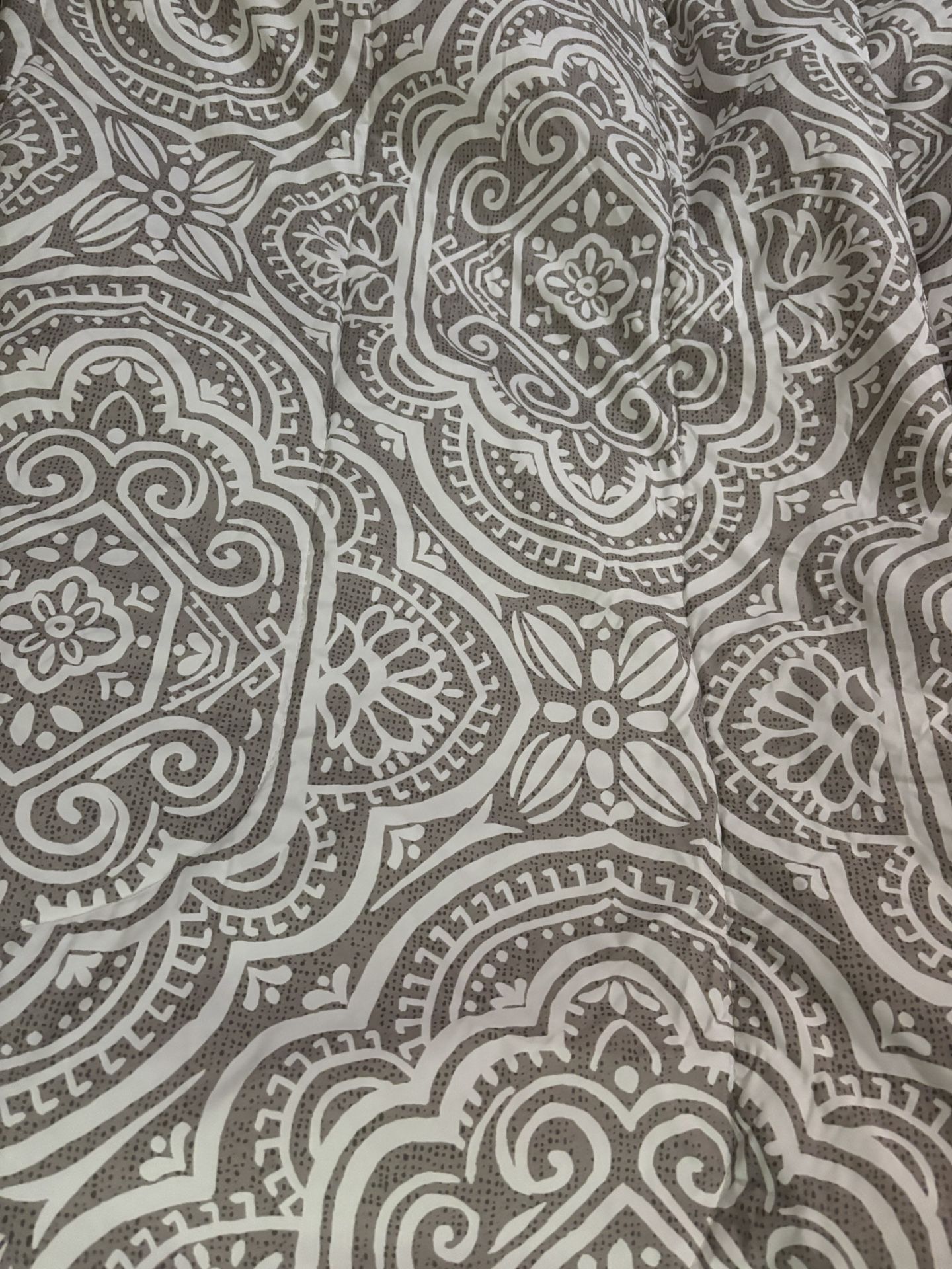 Twin Xtra Long Gray And White Comforter