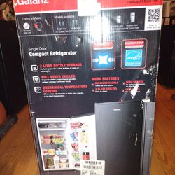 REFRIGERADOR. NUEVO. CHICO