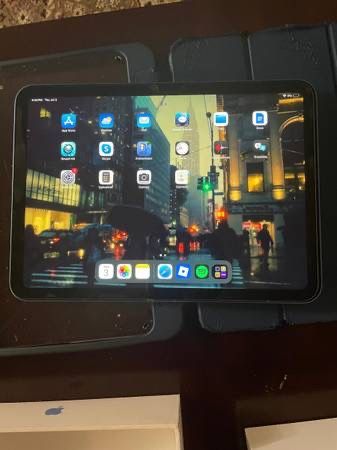 LIKE NEW iPad 10th generation 64gb WiFi with Screen Protector, Case, Box, Charger