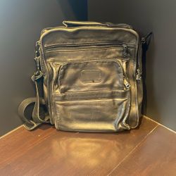 Vtg Tumi Leather Cross Body Messenger Bag Black Name Tag