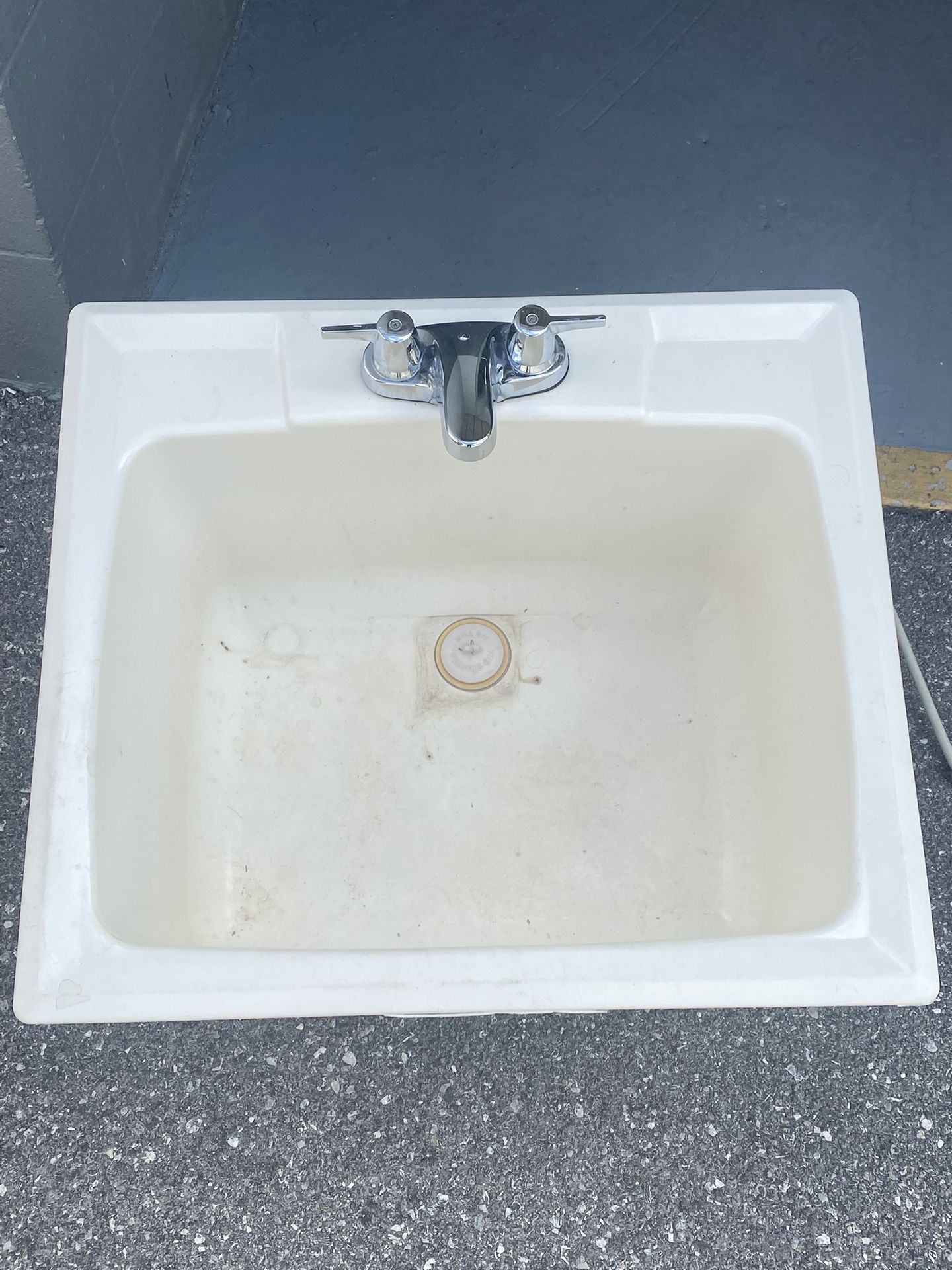 Sink In Good Condition