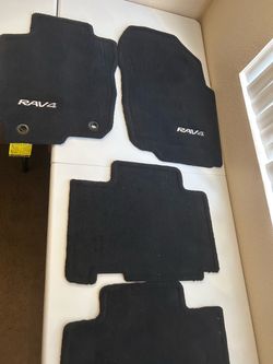 2018 Toyota RAV4 floor mats