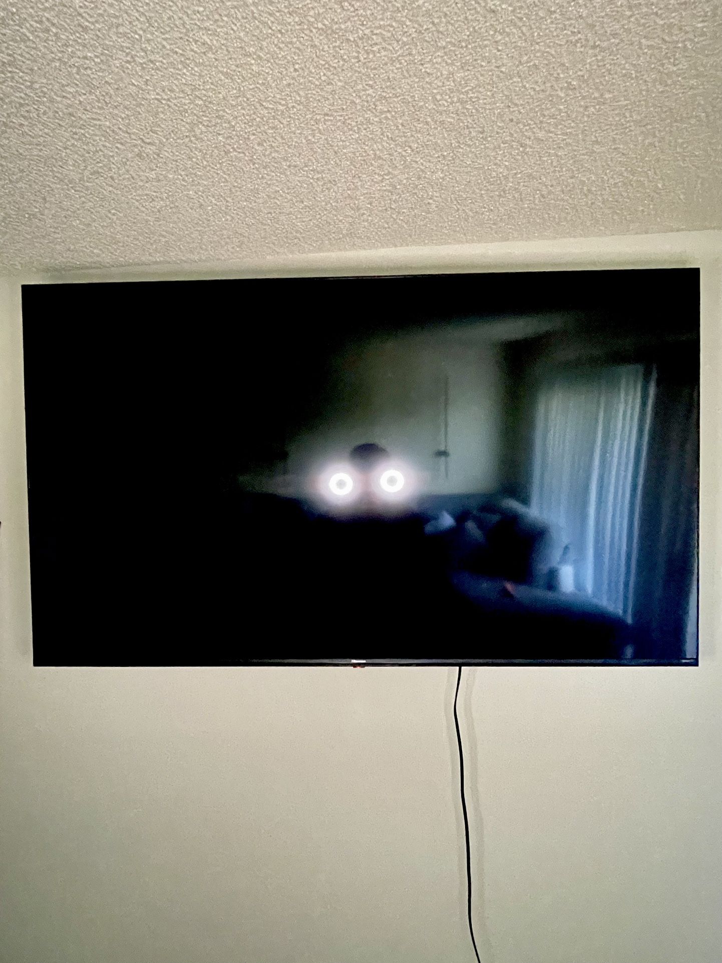 Hisense LED 58” RokuTV-Wall-Mount 
