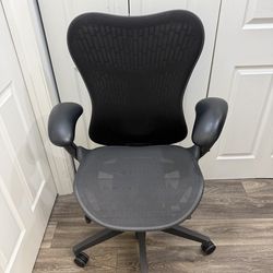 Herman Miller Mesh Mirra 2 . FULLY LOADED  ( check Photo  )