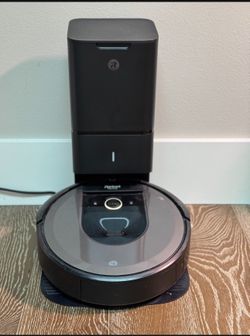 Roomba J8+ Robot Vacuum Cleaner. Works Great! Pet Free And Smoke Free Household 