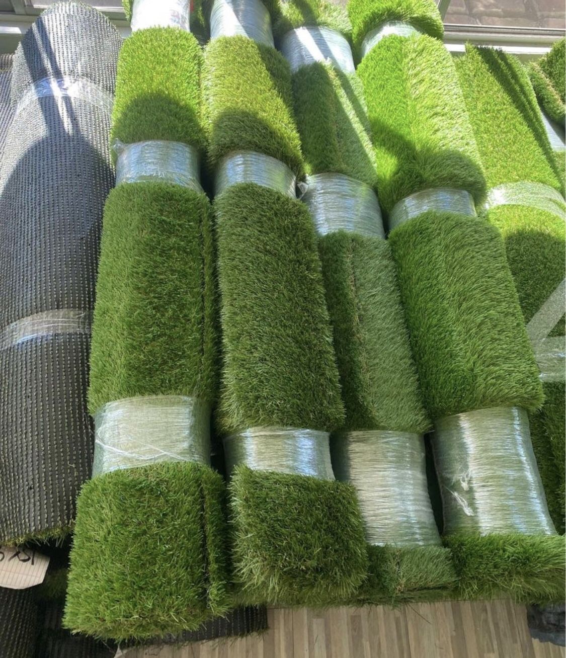 Artificial Turf Grass, 🐕 Pet Friendly, Natural Looking Artificial Turf. 🌱🌱🌱